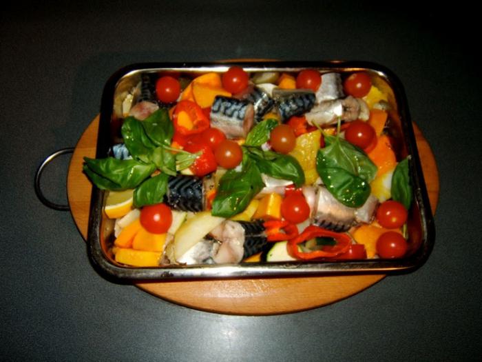 Ricette facili di pesce: sgombro al forno con verdure